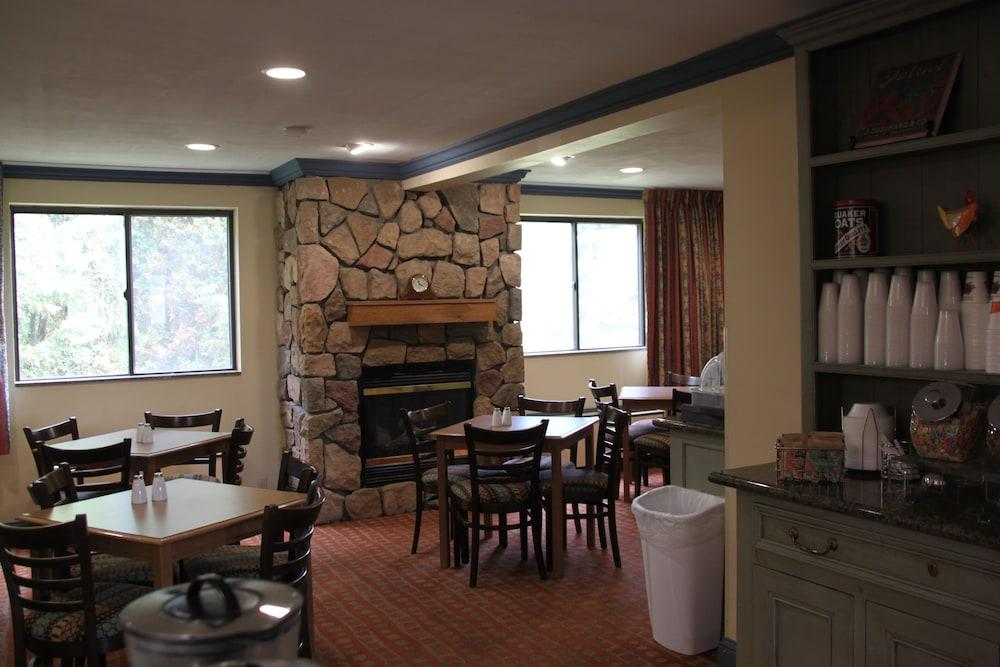 Quality Inn Cortland - University Area Exterior photo